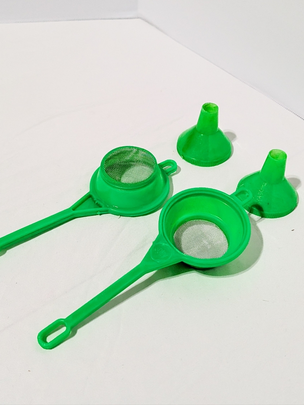 Plastic Strainers with Funnel Attachments, Green - Picture 7 of 8